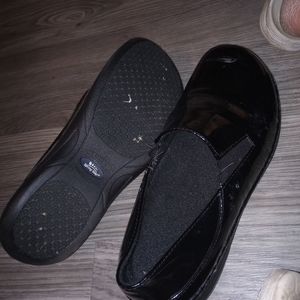 Gently used Women shoes size 9